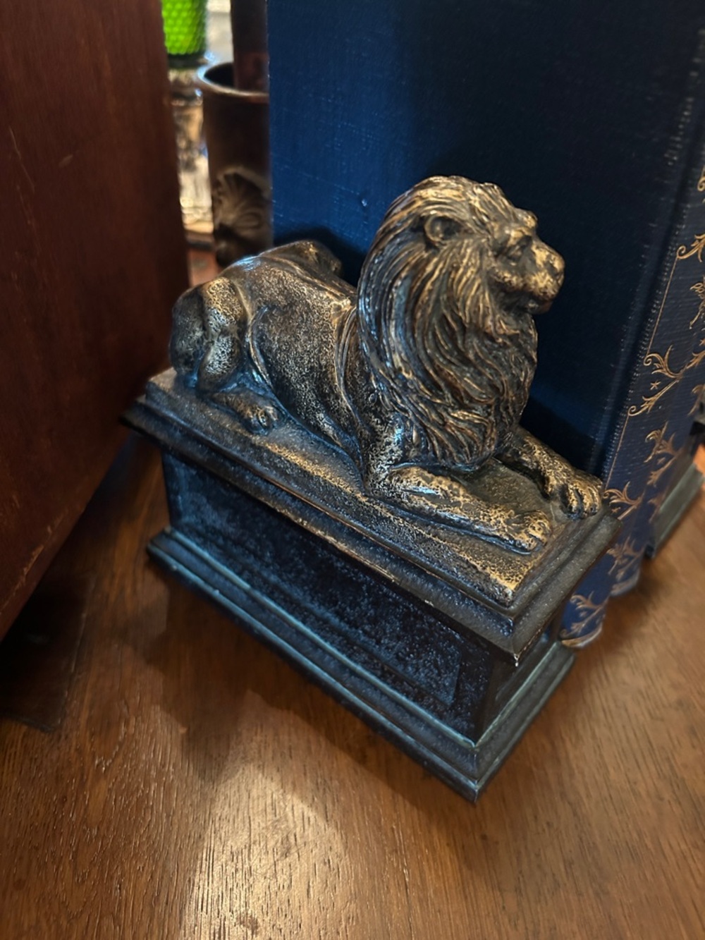 Pair of Borghese Style Vintage Gold Gilt Lion Bookends - Picture 6 of 9